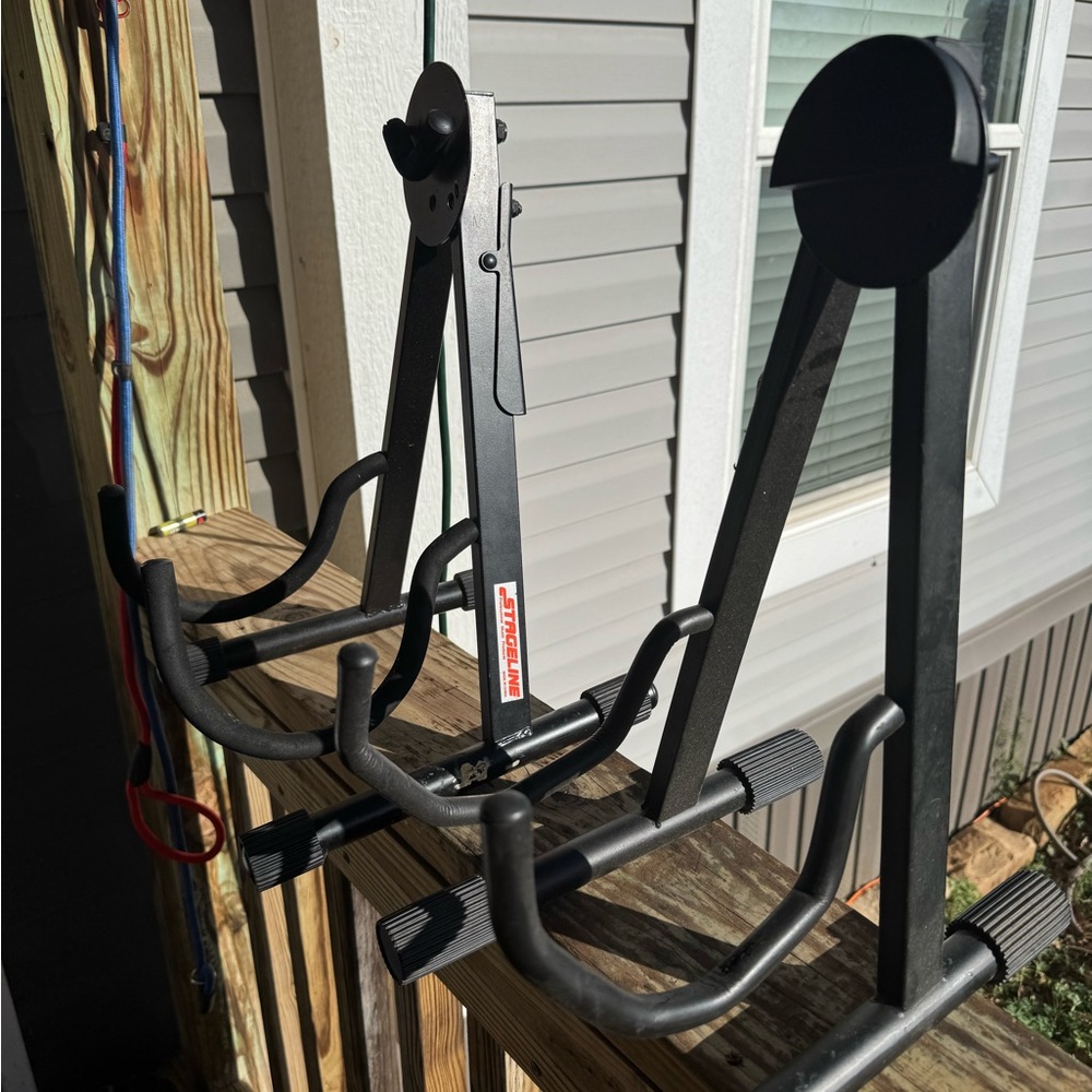 Black guitar stands (2)
